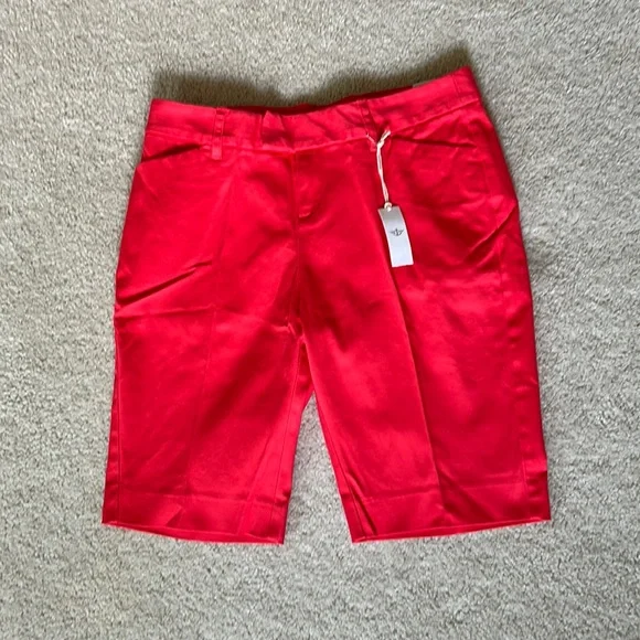 NWT Dockers Ideal Bermuda Woman’s Shorts Size 6 - Picture 1 of 15